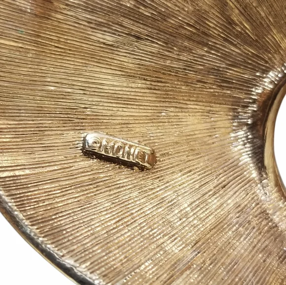 Vintage Mid Century Monet Oval Gold Tone Brooch Pin - Picture 10 of 12